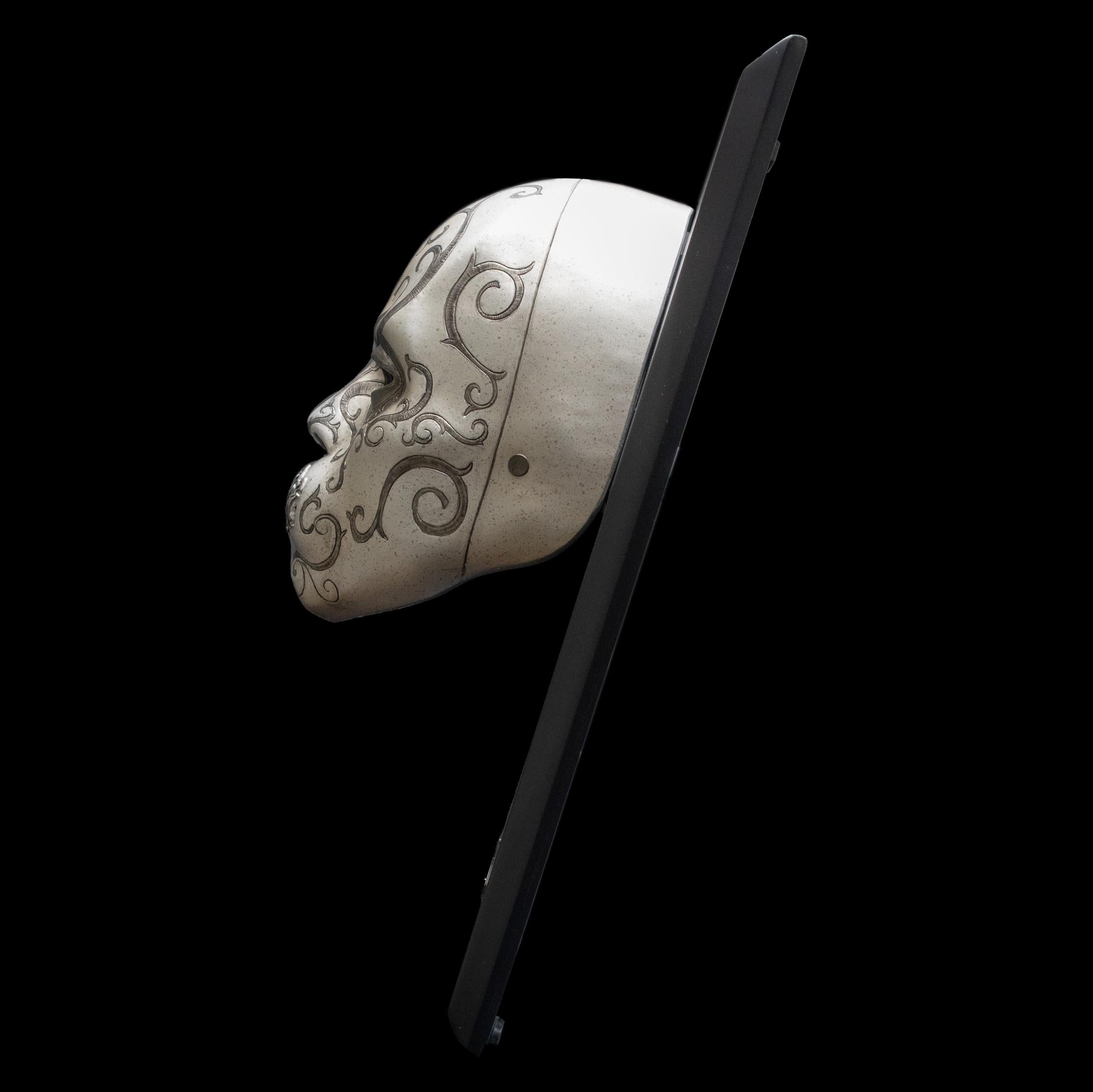 La noble colección White Knight Bookend