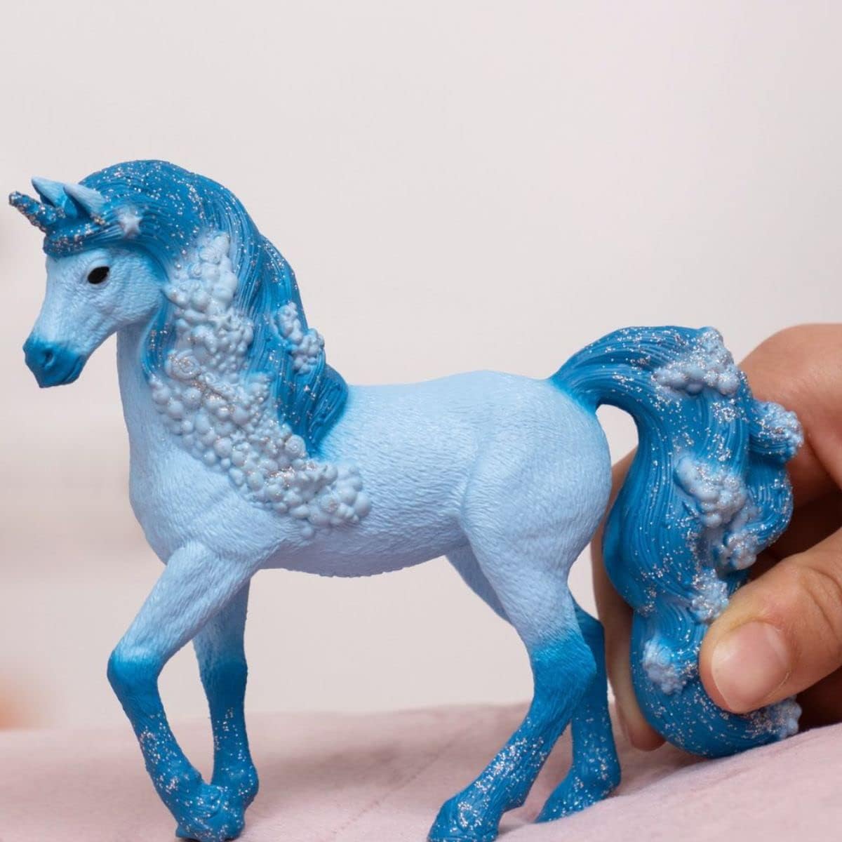 schleich BAYALA 70757 Elementa Zauberhafte Unterwasser Einhorn Figur, Detailreiches Fantasie- Einhorn Spielzeug Figuren - Fantasievolles Spielen für Kinder von 5-12 Jahren