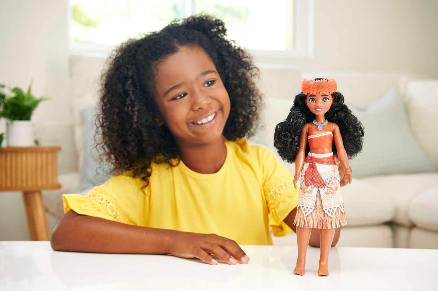 Mattel Disney Princess Toys, Vaiana Posable Fashion Doll with Sparkling Clothing and Accessories Inspired by the Disney Movie, Gift for Kids, HPG68