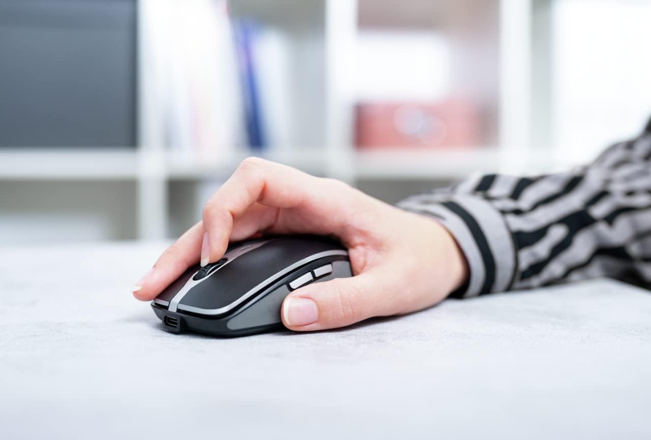 CHERRY MW 9100, wireless and rechargeable mouse, connection via Bluetooth or 2.4 GHz radio, precise 2400 dpi sensor, AES-128 encryption, black