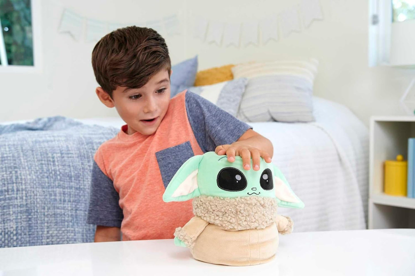 Mattel Star Wars The Mandalorian Peluche Grogu saltarín que salta y emite sonidos si le aprietas la cabeza hacia abajo, juguete +3 años (HPG48)