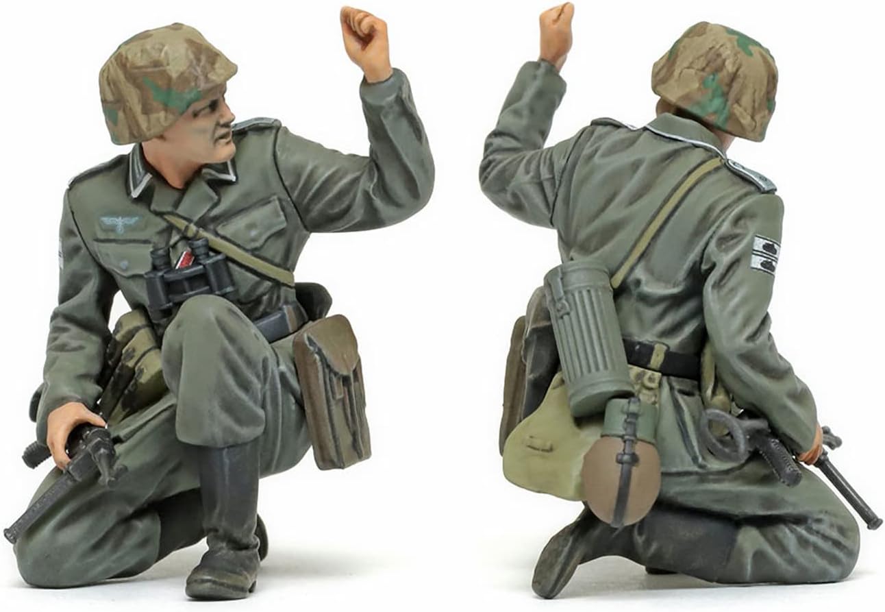 TAMIYA 35382 1:35 Fig-Set Dt. Infantry 1943-45 (5) - Model Kit, Plastic Assembly Kit, Detailed Replica, Unpainted