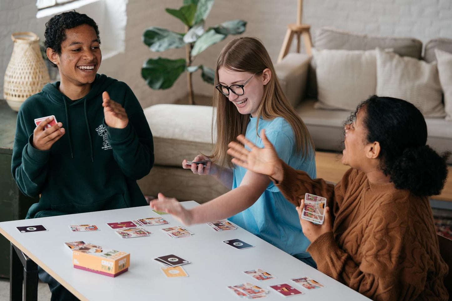 Helvetiq , Crazy Pilot , Card Game , Ages 8+ , 2-6 Players , 15 Minutes Playing Time