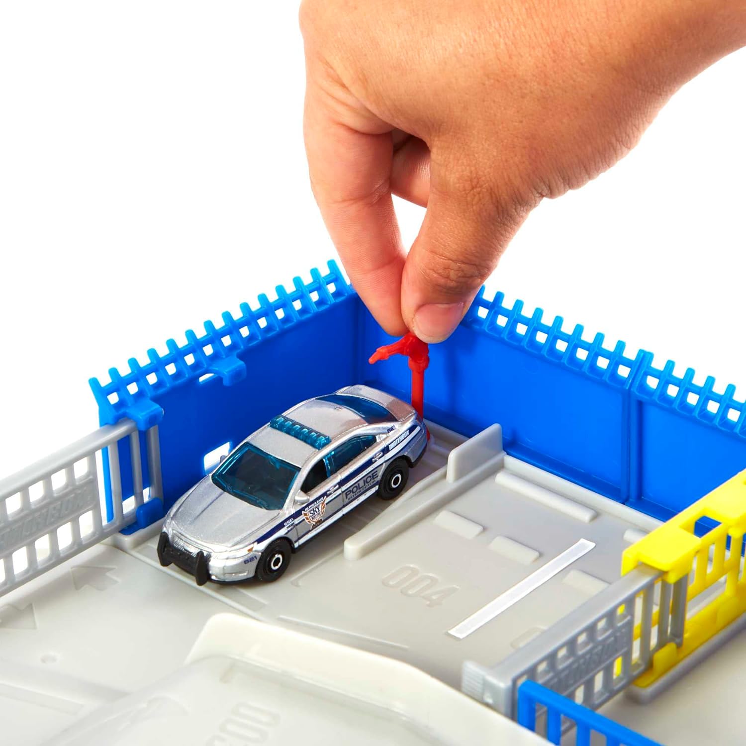 Matchbox Action Drivers Matchbox Police Station Dispatch Playset with 1 Matchbox Helicopter & 1 Matchbox Ford Police Car, With Lights & Sounds, HHW22 Single
