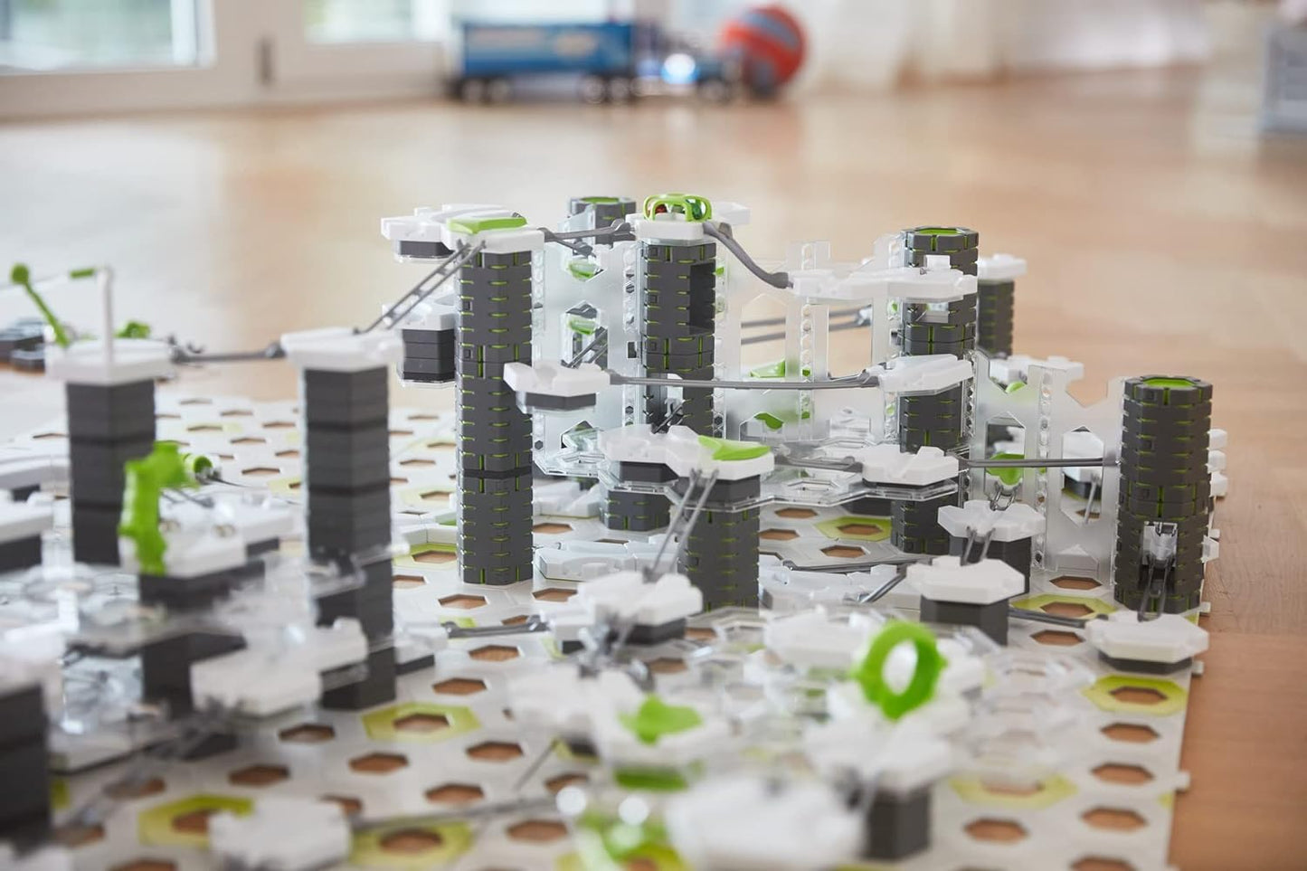 Ravensburger GraviTrax Accessory Ball Box - Ideales Zubehör für spektakuläre Kugelbahnen, Konstruktionsspielzeug für Kinder ab 8 Jahren