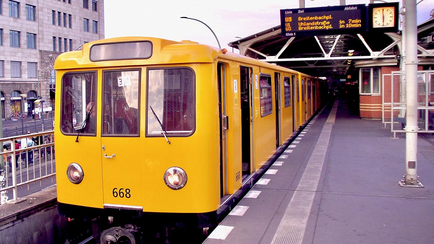 Berlin mit der U-Bahn erfahren - Geschichte und Geschichten entlang der U1