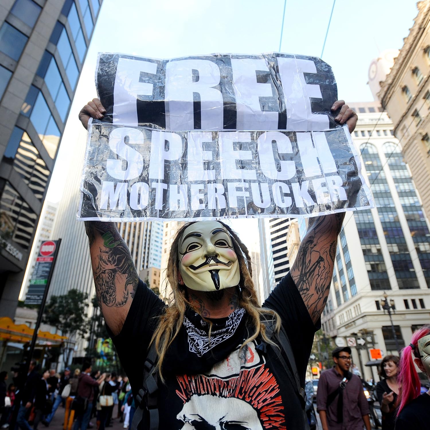 We Are Legion – Die Geschichte von Anonymous und Hackern. Zweitausendeins Edition Dokumentation 52.