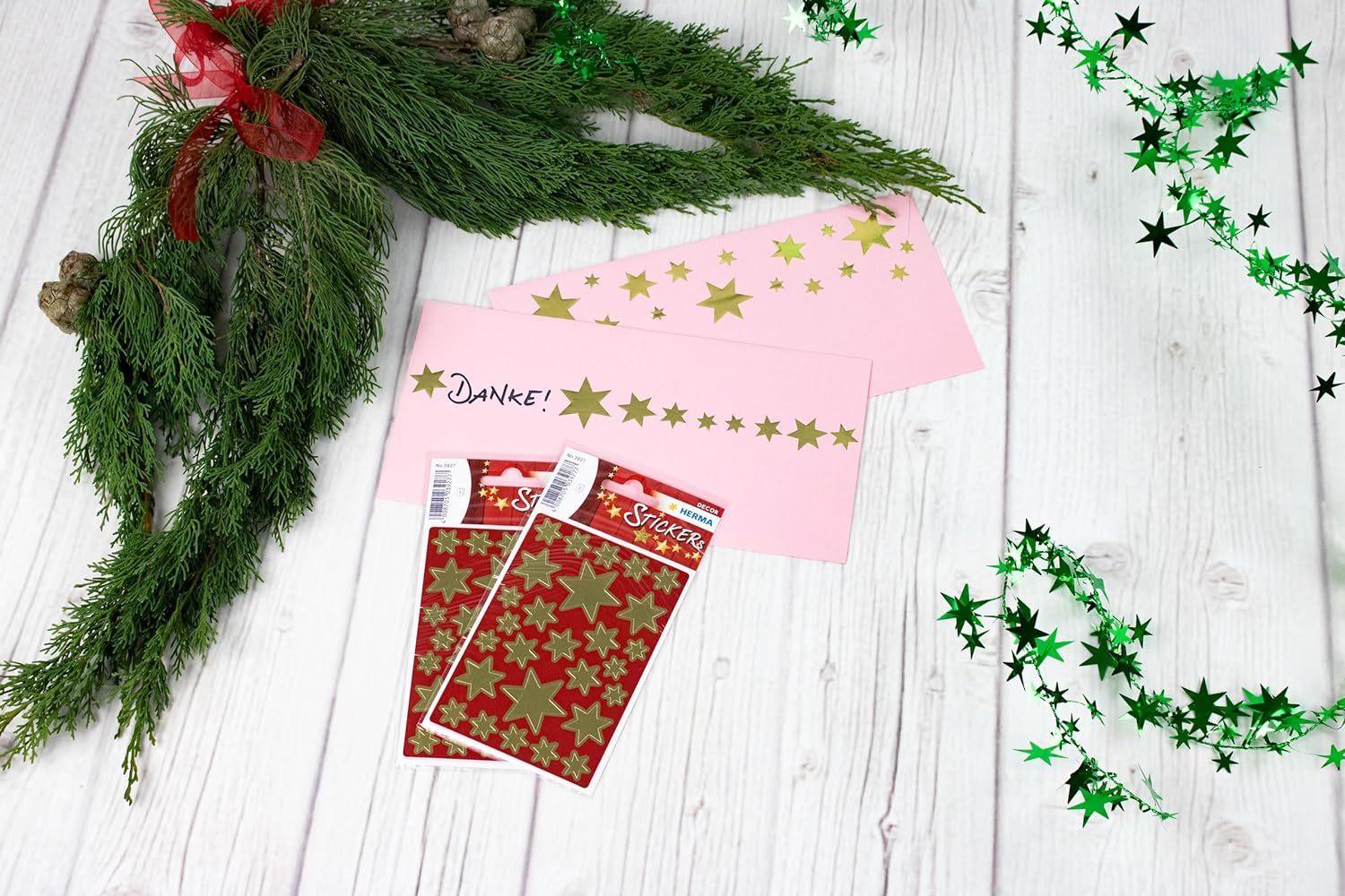 HERMA 3927 Aufkleber Sterne Gold, 81 Stück, Stern Sticker aus Papier, Weihnachtssticker Sternaufkleber für Weihnachten Geschenke Adventskalender Dekoration Kinder Belohnung DIY Basteln Sterne 6-zackig Gold