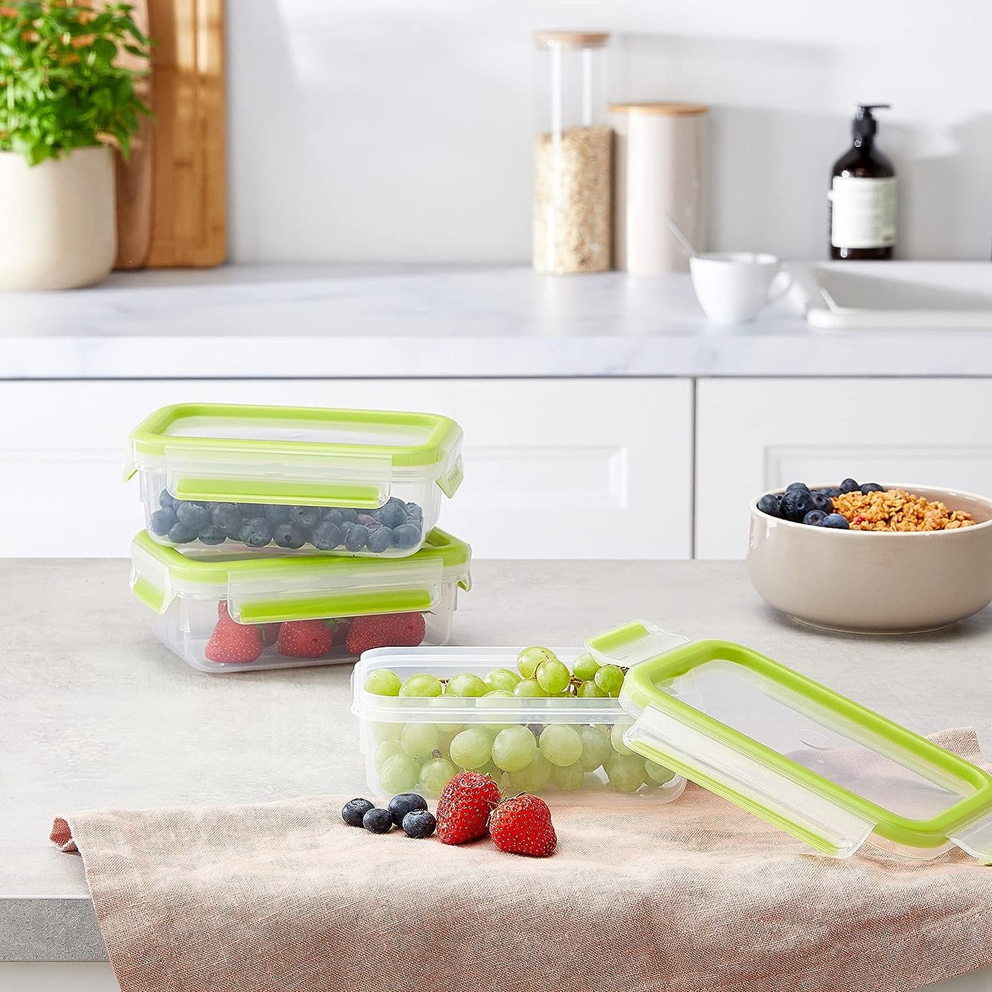 Emsa 515583 Clip & Close Colour 3-piece set of food storage containers 0.55 litres, transparent/green