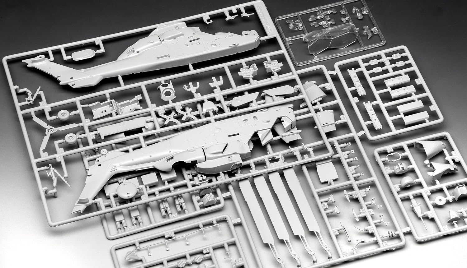Revell Modellbausatz I Eurocopter Tiger I James Bond 007 Golden Eye I 116 Teile I Maßstab 1:72 I für Kinder und Erwachsene ab 12 Jahren I mit Pinsel und Farben