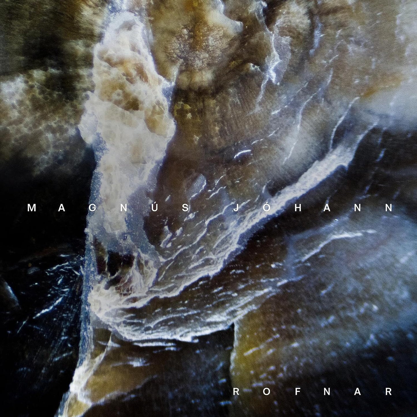 Magnús Jóhann: Rofnar