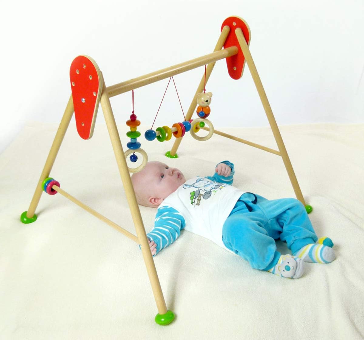 Hess Holzspielzeug 13371 - Spielgerät aus Holz, Serie Bär Henry, für Babys, handgefertigter Spielbogen mit farbenfrohen Figuren und Rasseln, ca. 62 x 57 x 55 cm altes Modell