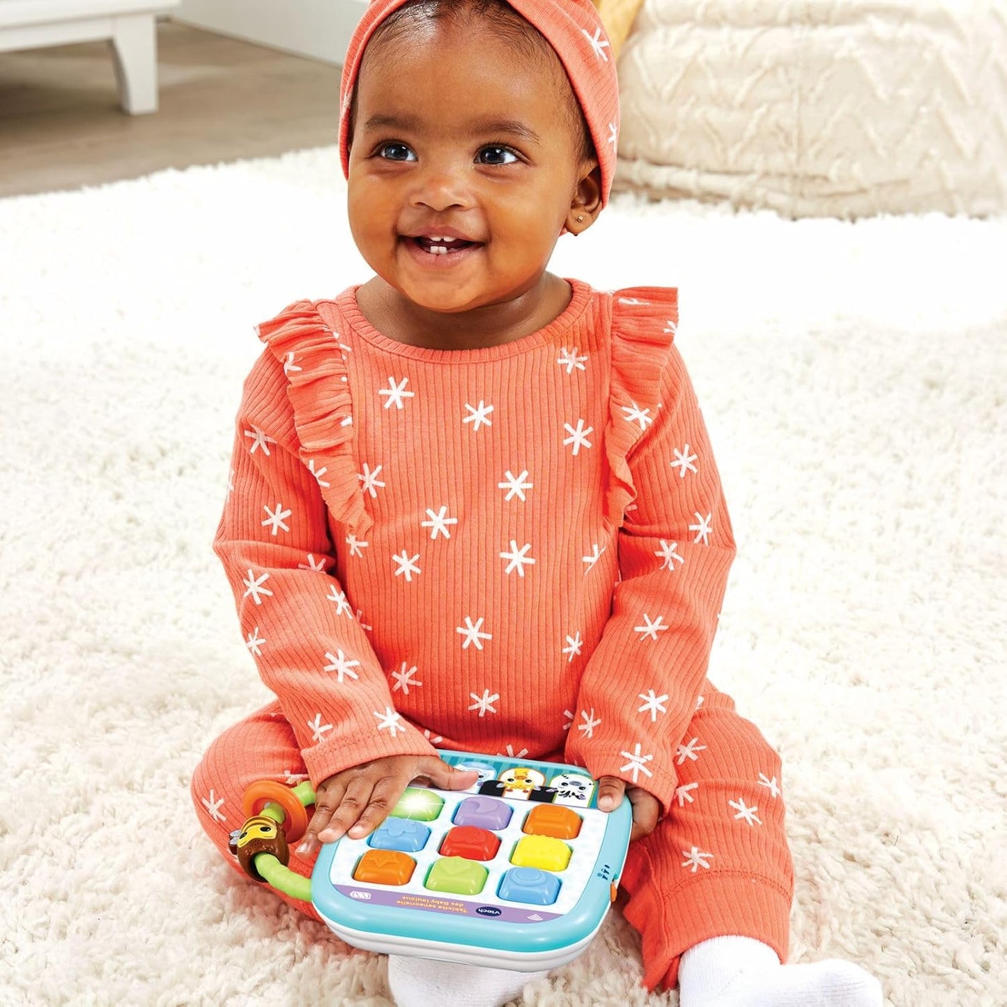 VTech Baby Tablet Sensoriale, Tablet Interattivo con più di 35 Canzoni, Frasi, Suoni, 9 Pulsanti Morbidi per Imparare Colori e Forme, Manico per Trasporto, Lingua Italiana, Batterie Incluse, 6-36 Mesi