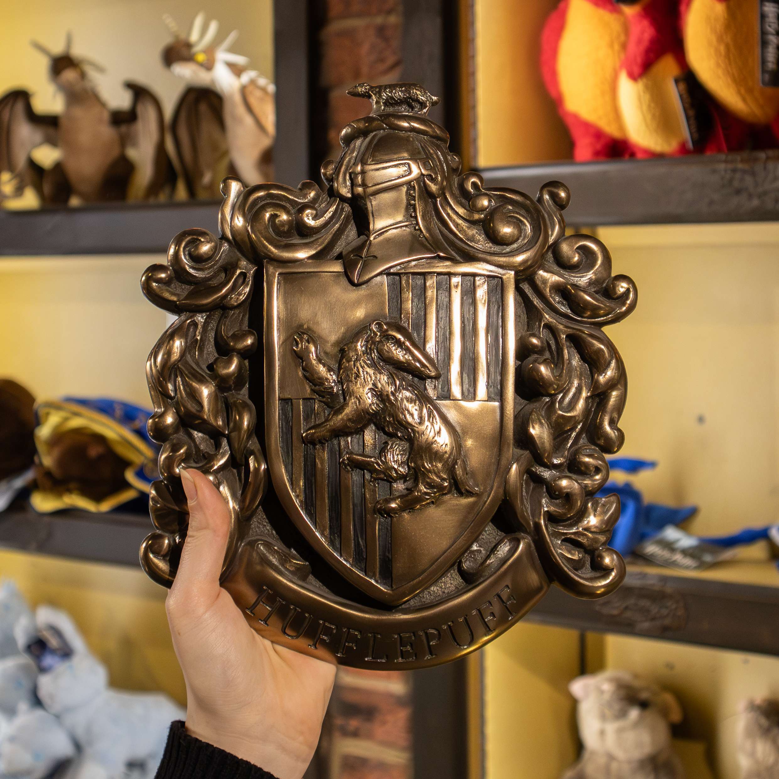 The Noble Collection Harry Potter Hufflepuff Crest Wall Art - 11in (28cm) Elegant Gold Resin Wall Plaque - Officially Licensed Film Set Movie Props Gifts
