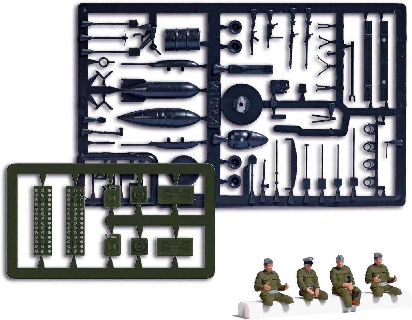 Busch 1937 NVA Soldaten sitzend (4 Stück