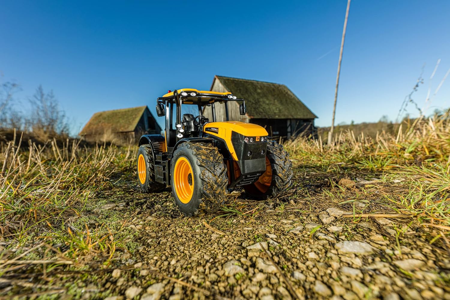 Carson 500907653 500907653-1:16 RC JCB 2.4G 100% RTR Vehicle, Functions Light and Sound, Remote Controlled Tractor, Single, Yellow JCB Tractor Single