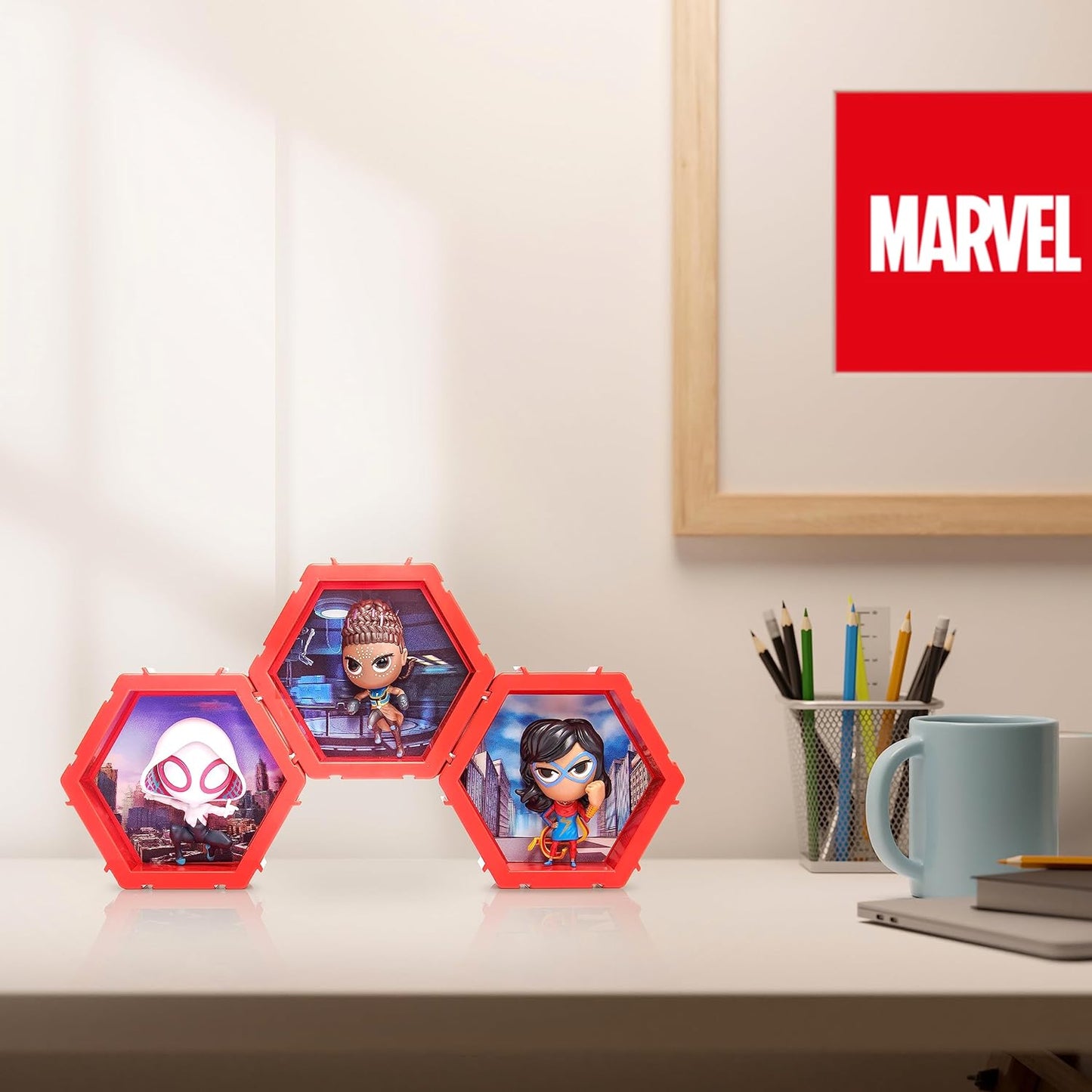 PODS 4D Marvel Spider Gwen, Connectable Collectable Bobble-head figure that Bursts from their World into Yours, Wall or Shelf Display, Marvel Toys and Gifts, Series 1 no. 461