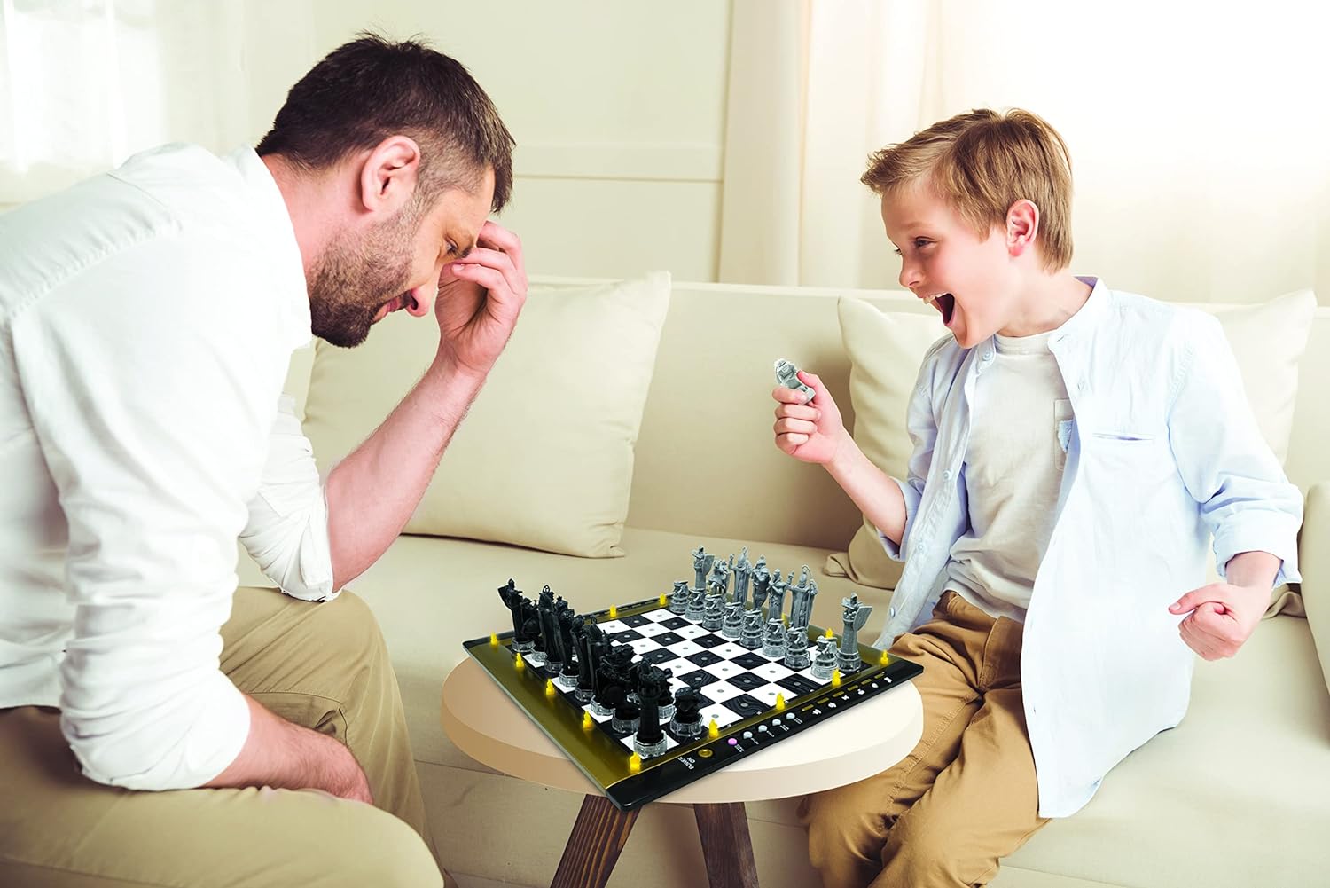 LEXIBOOK CG3000HP Harry Potter Electronic Chess Tactile Keyboard and Light and Sound Effects, 32 Pieces, 64 Levels of Difficulty, Family Board Game