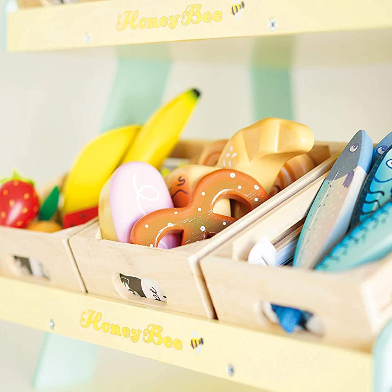 Le Toy Van - Wooden Honeybee Market Fresh Fish Crate Supermarket Pretend Play Shop Food Verse vis