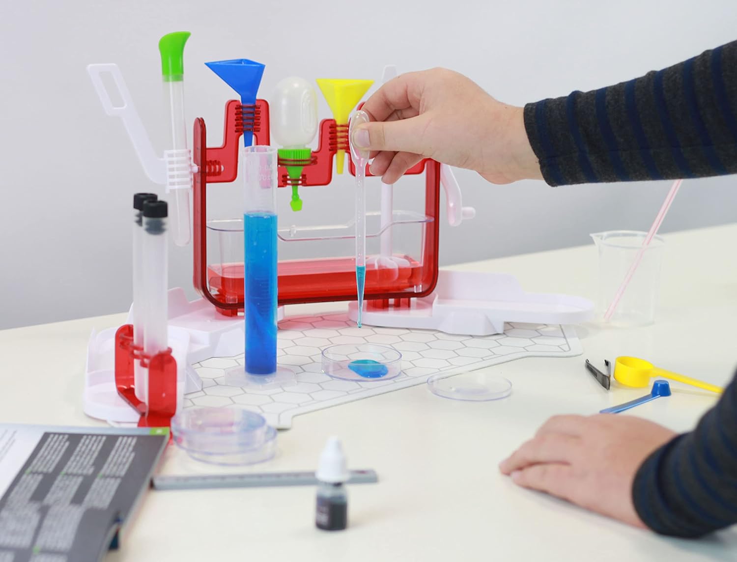 Buki France 8364 Chemistry Lab 200 Experiments, White, 45 cm × 11 cm × 32.2 cm