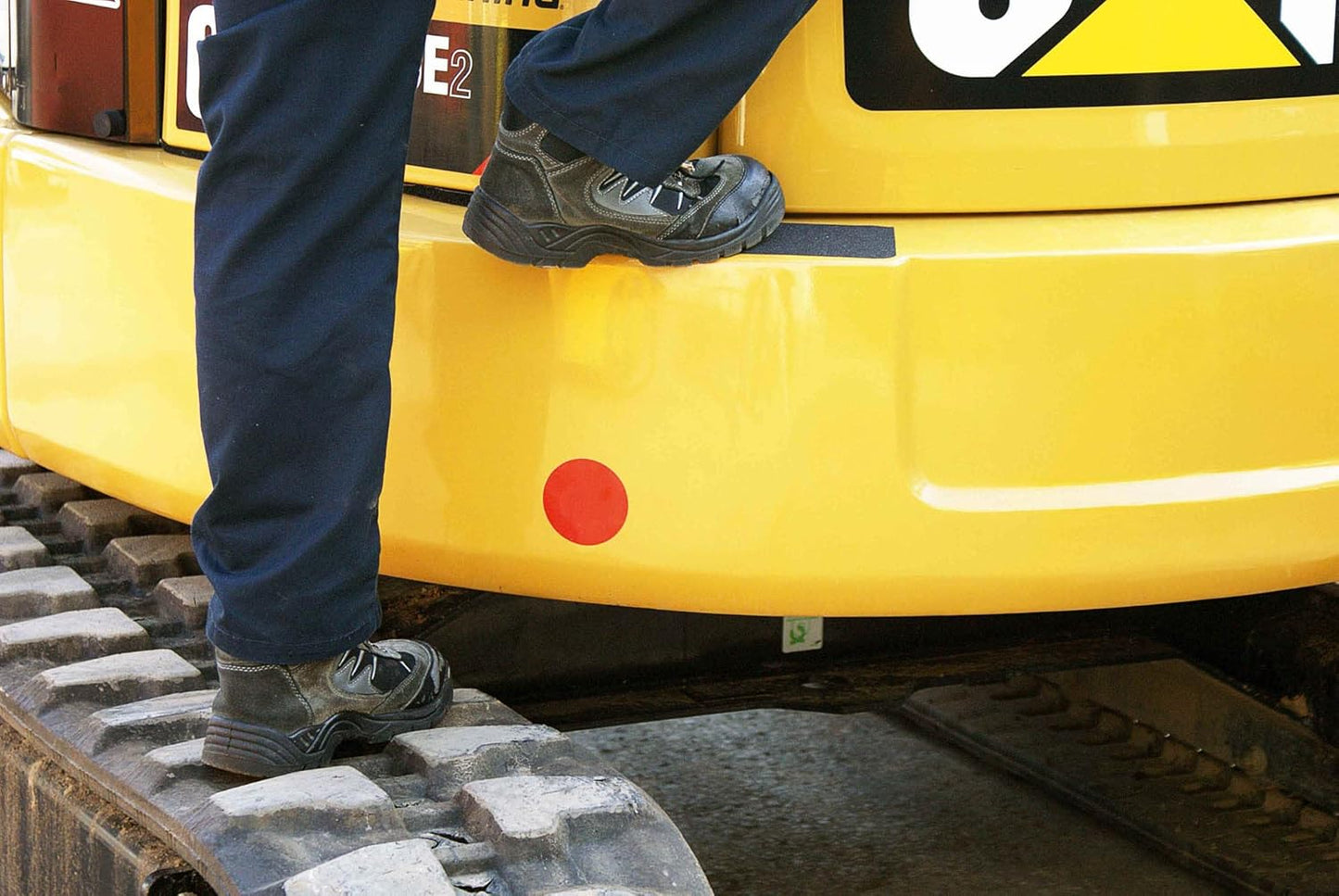Durable DURALINE GRIP Non-Slip Floor Tape - Self-Adhesive Marking Tape with 25mm Thickness and 15 Metres in Length - Ideal for Stairs, Ramps, etc. - Yellow & Black 25 mm x 15 m yellow/black