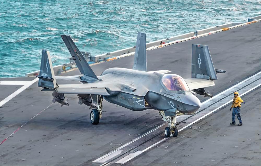 Italeri 1469 1:72 F-35C Lightning II Model Building Kit, Stand Model Building, Crafts, Hobby, Gluing, Plastic Kit, Detailed Military Kit