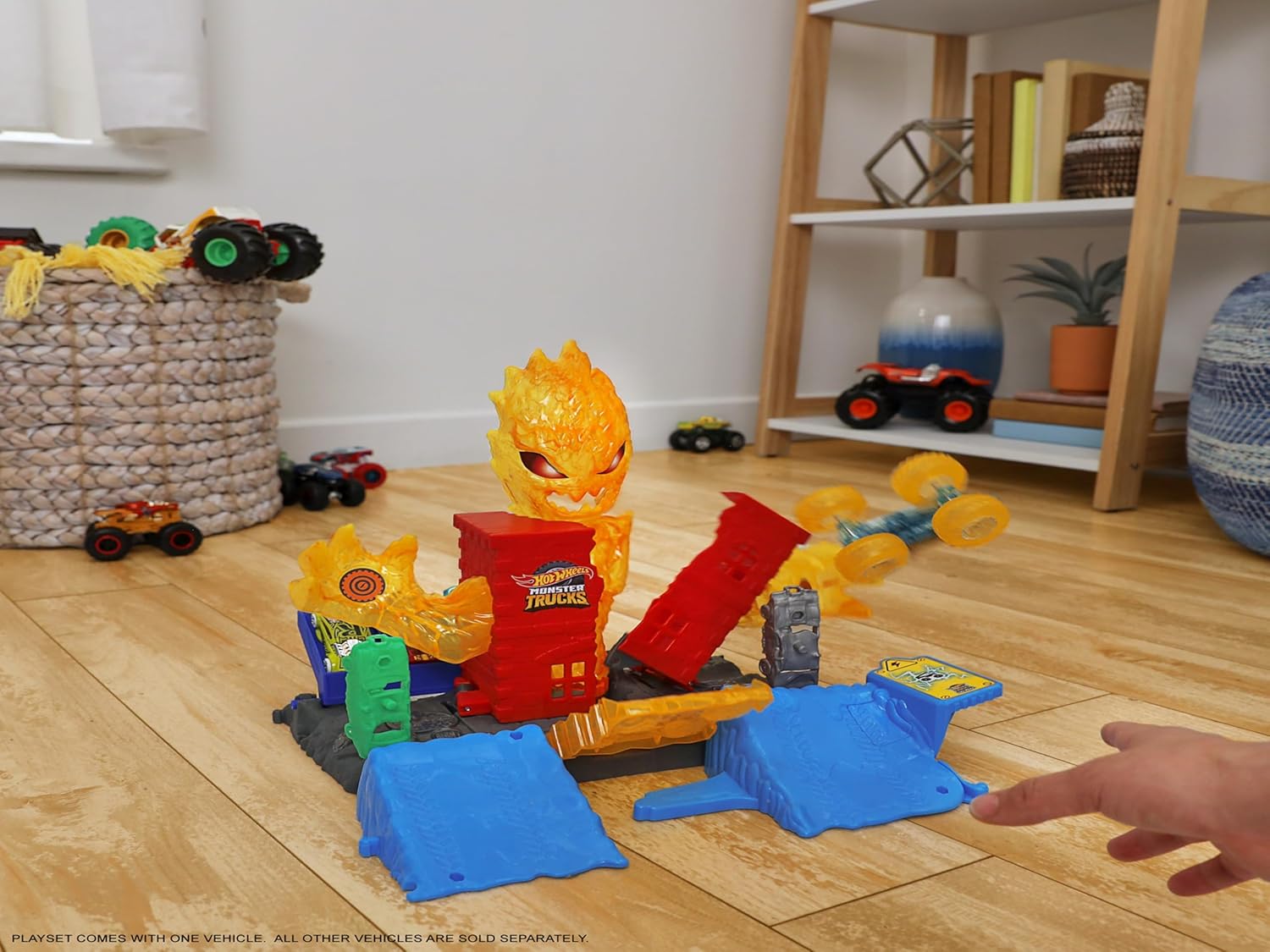 Hot Wheels Monster Trucks Toy Playset, Use the 1:64 Scale 5-Alarm Firetruck to Battle the Fire Monster for a Funny Reveal, Includes 2 Crushed Cars, Power Smashers, HTP39