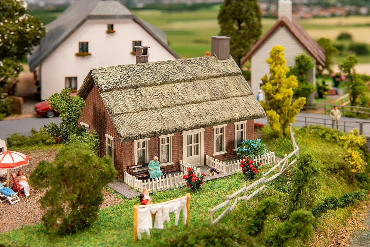 Faller - 1/87 Noord-duits Huis Met Rieten Dak (4/24) *