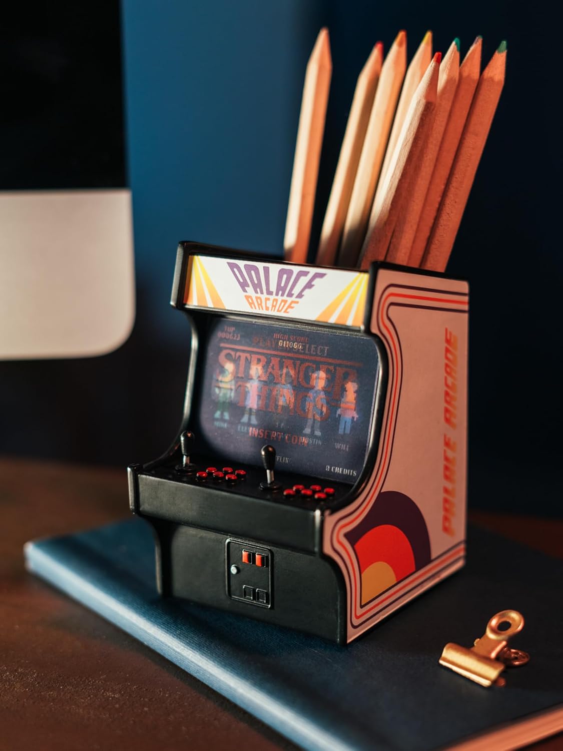 Grupo Erik Portapenne Stranger Things - Porta penne per Scrivania Gaming, Stranger Things Gadget : Accessori Scrivania Gaming in Resina │ Regalo per Fan, Merchandising Ufficiale (11,5x9 cm