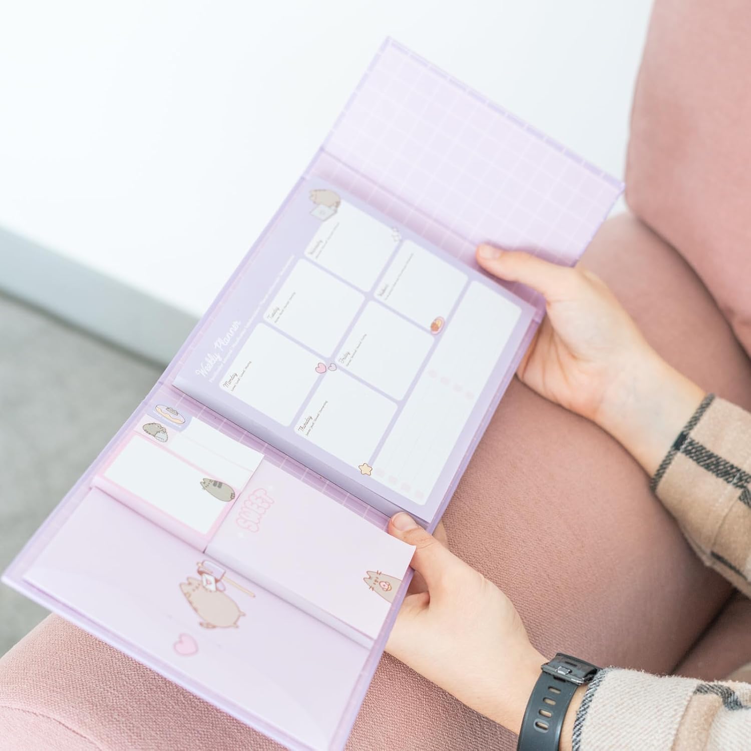 Gruppe Erik Wochenplaner Pusheen mit Haftnotizen - Notizzettel Block für To Do Liste Einkaufszettel - Undatierten Wochenplaner Notizblock Block Buch Kwaii Accessoires