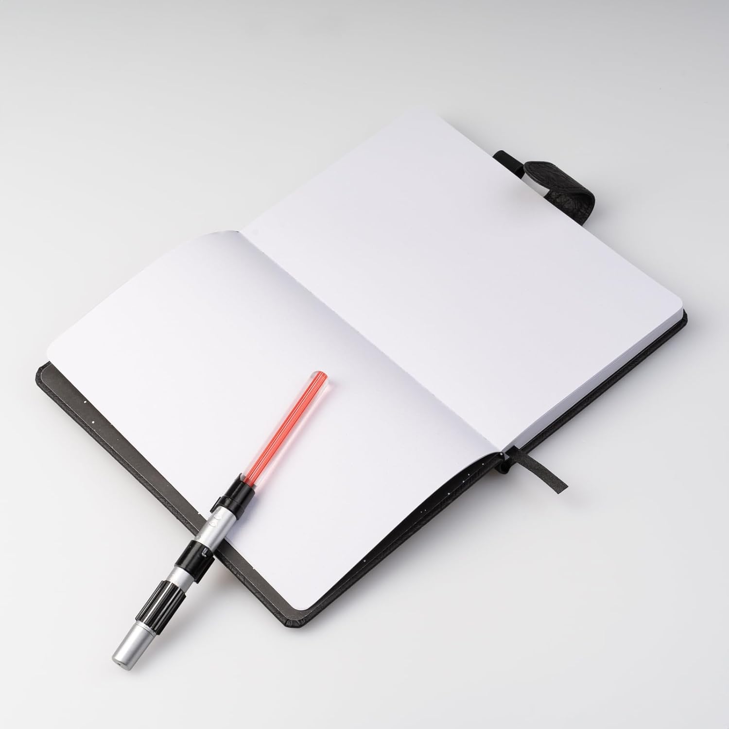 Grupo Erik Notizbuch A5 mit Laserschwert Stift Star Wars Darth Vader Notizbuch A5 Dotted - Notizbuch Klein - Reisetagebuch zum selberschreiben - Bullet Journal Dotted A5 Tagebuch Mädchen und Jungen