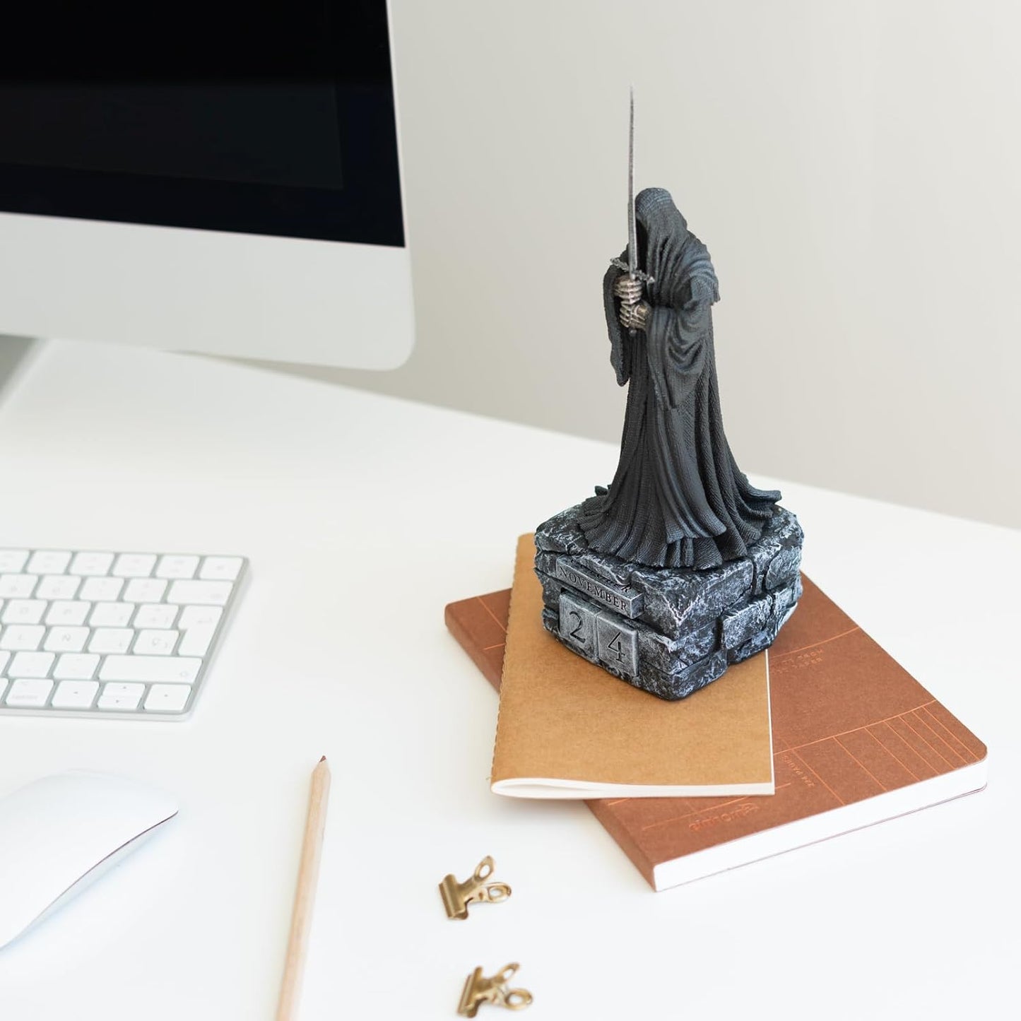 Grupo Erik Ewiger Kalender Der Herr der Ringe Figur 3D Kalender Tischkalender zum Aufstellen - Dauerkalender - Offizieller Nazgul Der Herr der Ringe Fanartikel Büro Deko
