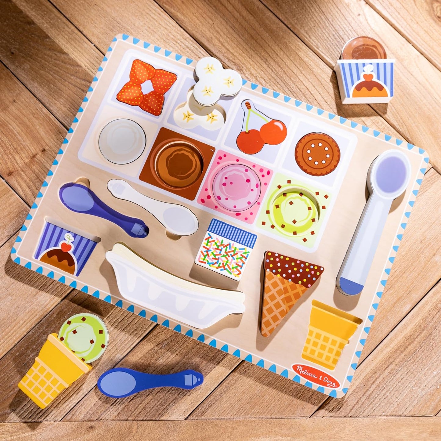 Melissa & Doug Magnetisches Puzzle-Spielset aus Holz mit Eiscreme, 16 Magnetteile mit Eisportionierer, Spielnahrungsmittel-Spielzeug aus Holz für Jungen und für Mädchen ab 2 Jahren