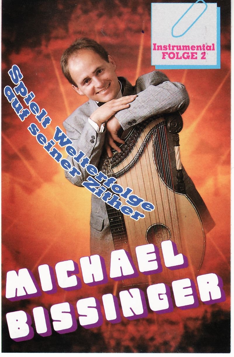 Spielt Welterfolge auf Seiner Zither