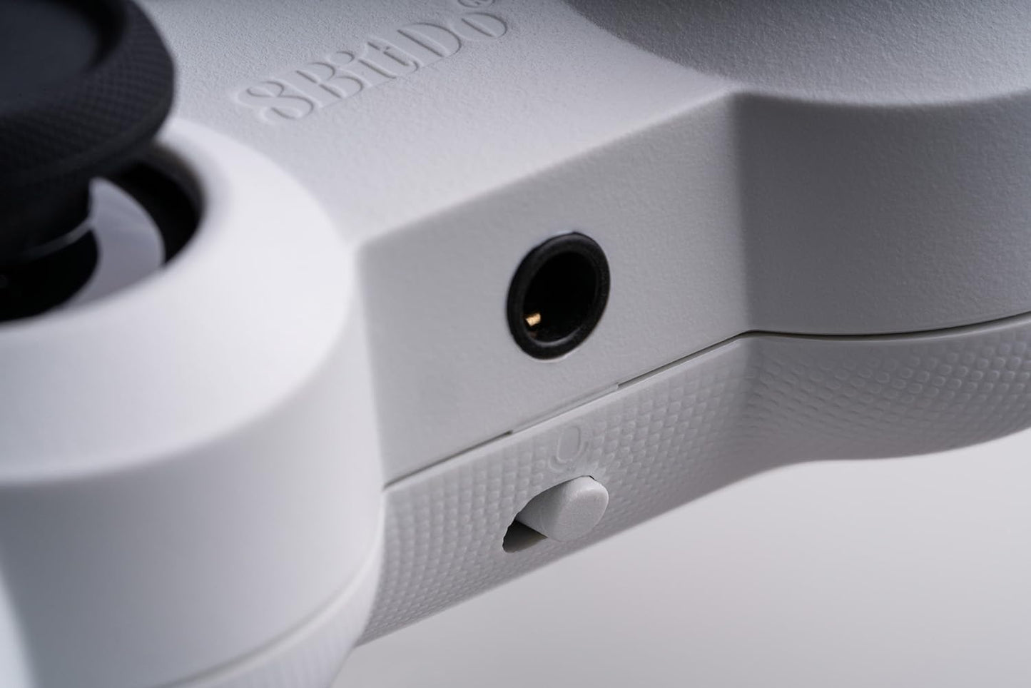 8Bitdo Pro 2 Wired Controller for Xbox, Hall Effect Joystick Update, 3.5mm Audio Jack, Compatible with Xbox Series X|S, Xbox One, Windows 10/11 - Officially Licensed (White