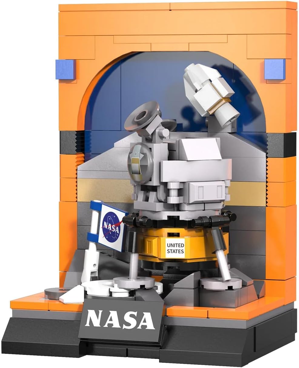 CaDA NASA Apollo 11 Lunar Module - 206 Piece Brick Model Kit C56043W | A fun space exploration display scene