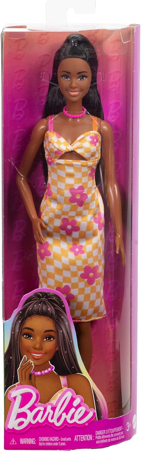 Barbie Fashionistas Pop #233 met Zwart Haar, in Midi-jurk met Oranje Ruiten en Roze Bloemen, met Ketting en Sandalen, HYT91