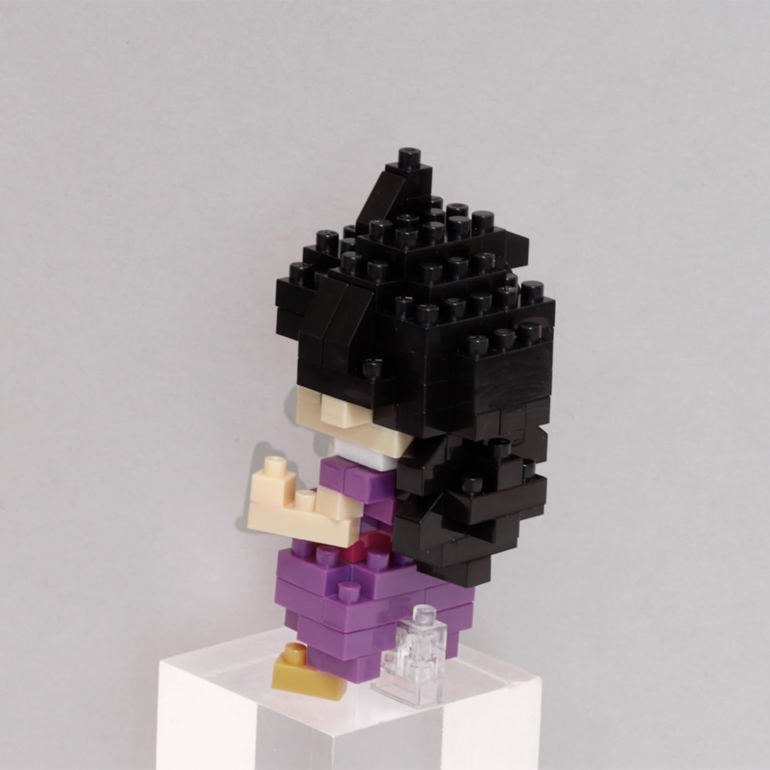 Bandai - Nanoblock - Figurine Dragon Ball Z - Son Gohan - Mini-Figur mit 110 Bausteinen - Bausatz Figur Modell - Baukit Spielzeug für Kinder ab 12 Jahren - Jugendliche Erwachsene - NBDB008