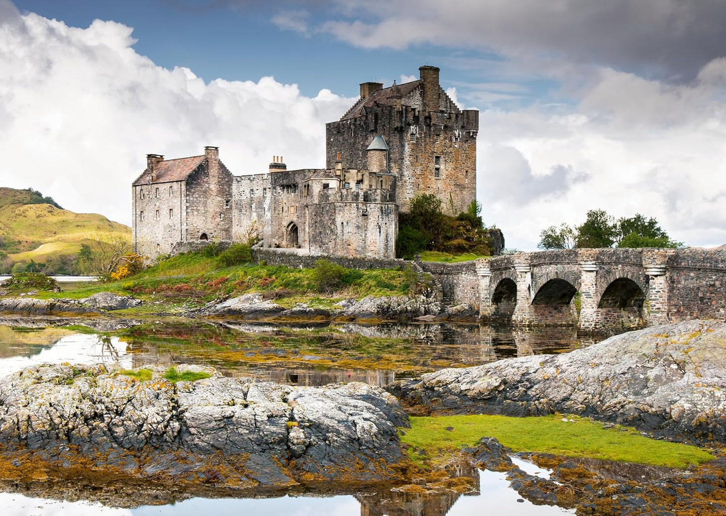 Ravensburger Beautiful Castles - Scotland 1000 Piece Jigsaw Puzzle for Adults and Kids Age 12 Years Up