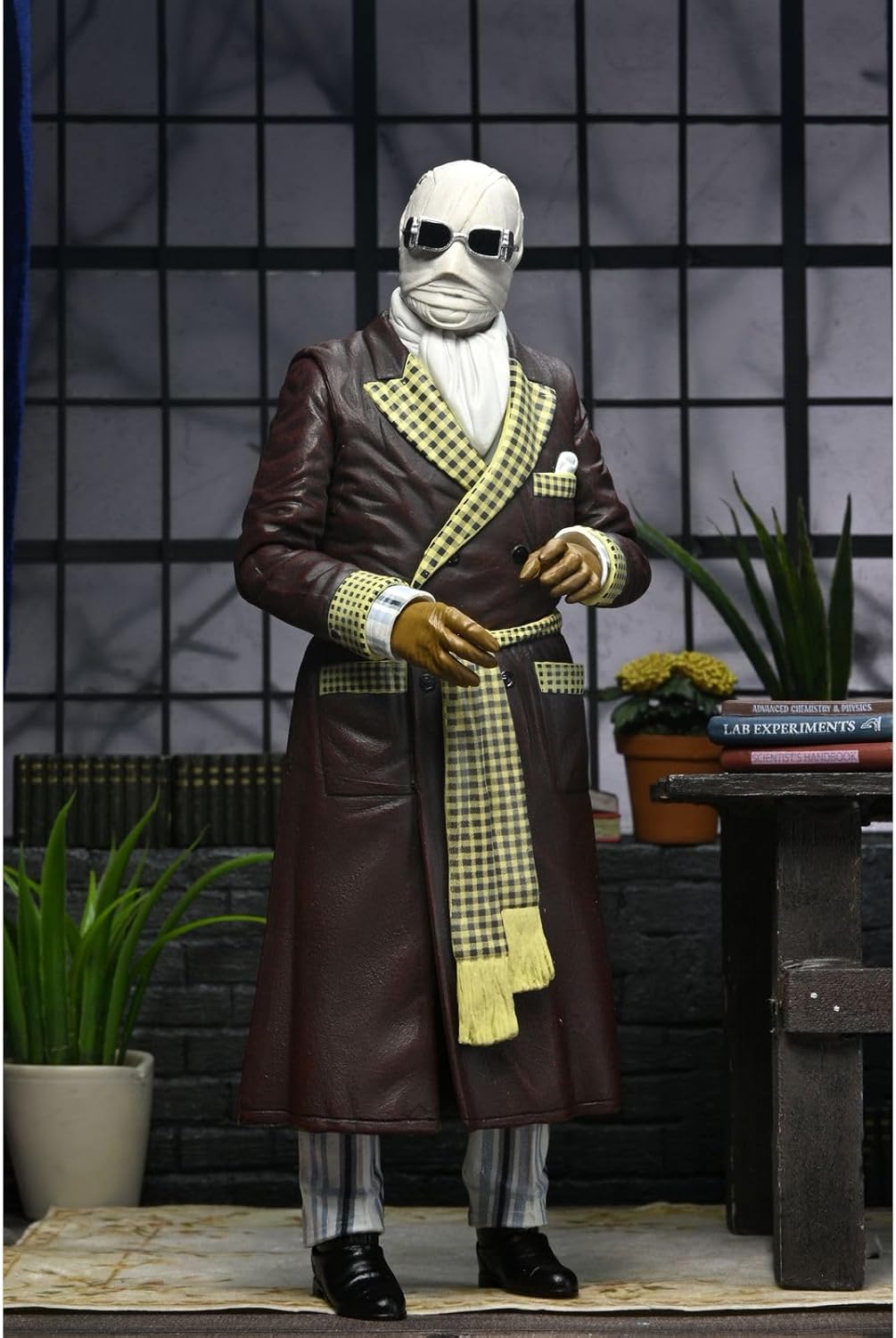 NECA Invisible Man in Bathrobe Action Figure 18 cm