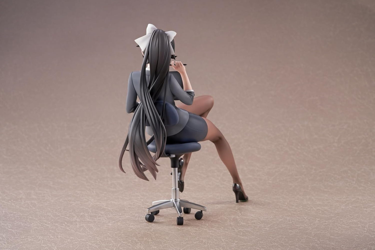 Azur Lane Pvc Statue 1/6 Takao Ofiice Lady Ver. 18 Cm