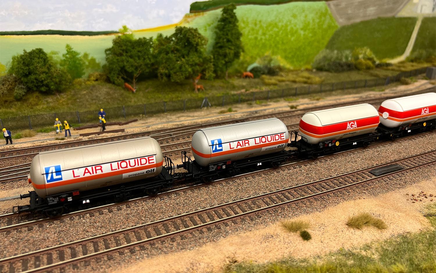 Jouef HJ6289 SNCF, 2-unit pack gas tank wagons AGA Progas, ep. IV Freight Wagons