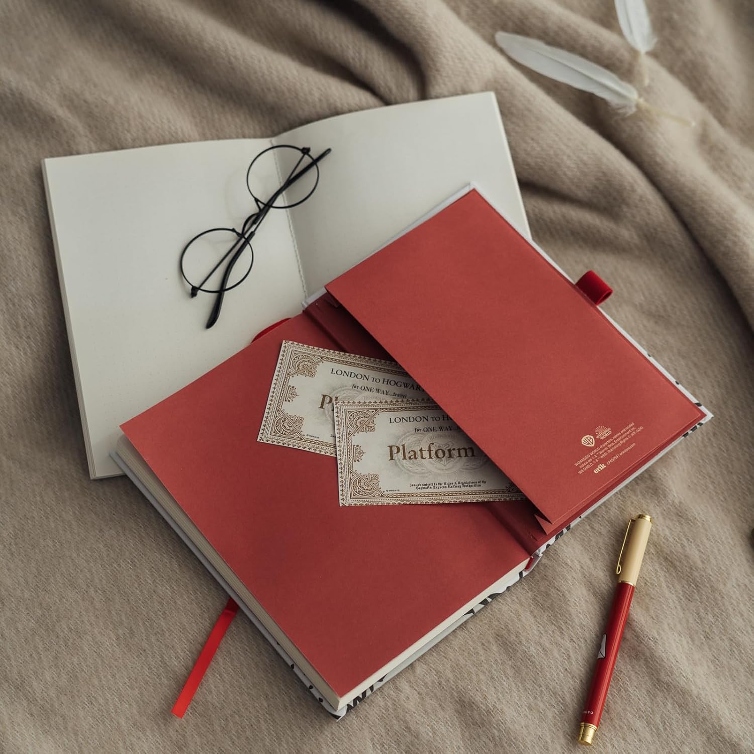 Grupo Erik Notizbuch mit Stift Harry Potter Hedwig Notizbuch A5 Weiß - Notizbuch Klein - Reisetagebuch zum selberschreiben Bullet Journal Dotted A5 Tagebuch Mädchen und Jungen Harry Potter Merch