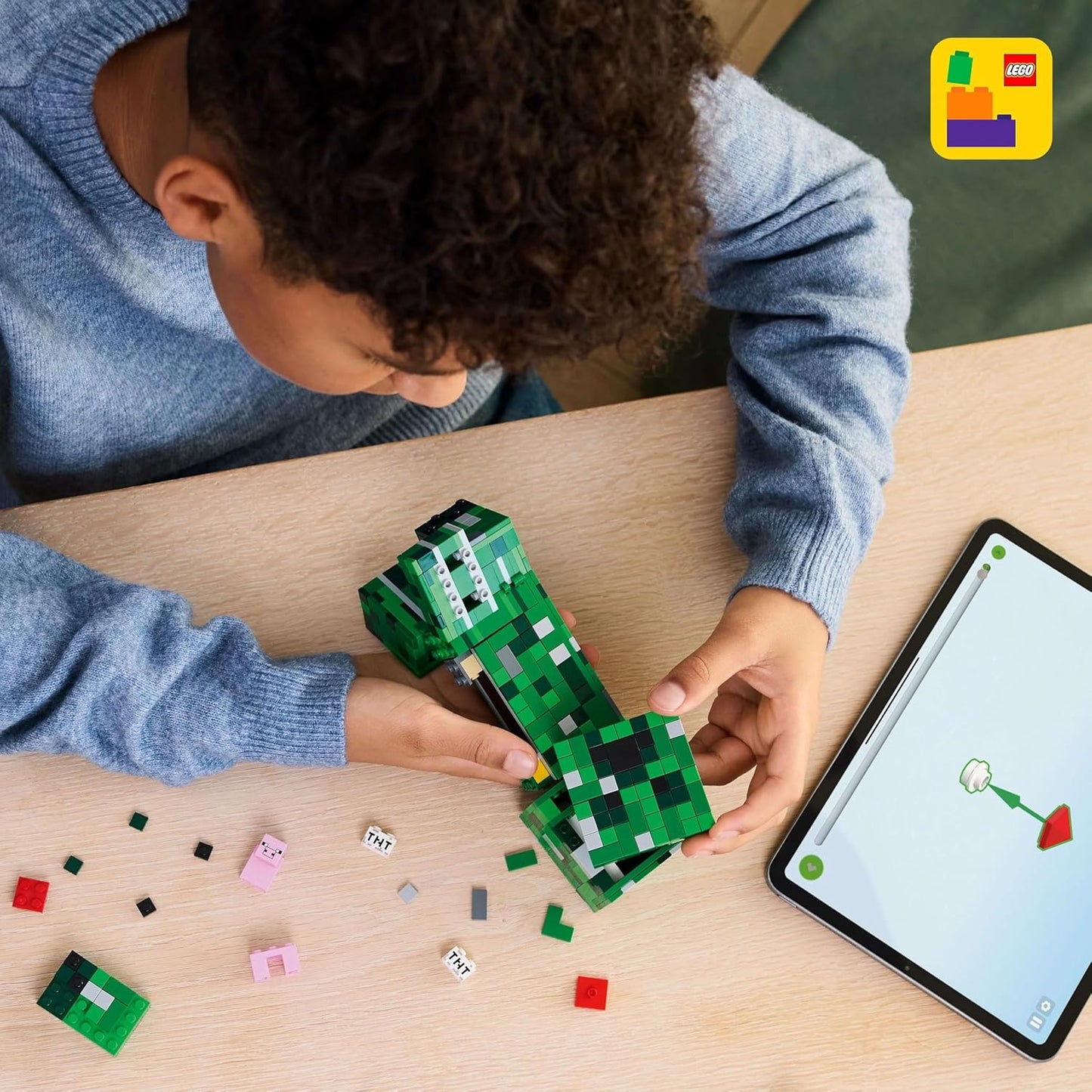 LEGO Minecraft Creeper Giocattolo - Action Figure di Mob Snodabile con Scomparto Segreto con Maiale e Elemento TNT - Costruzioni per Bambini, Bambine e Appassionati di Videogiochi da 10+ Anni - 212767
