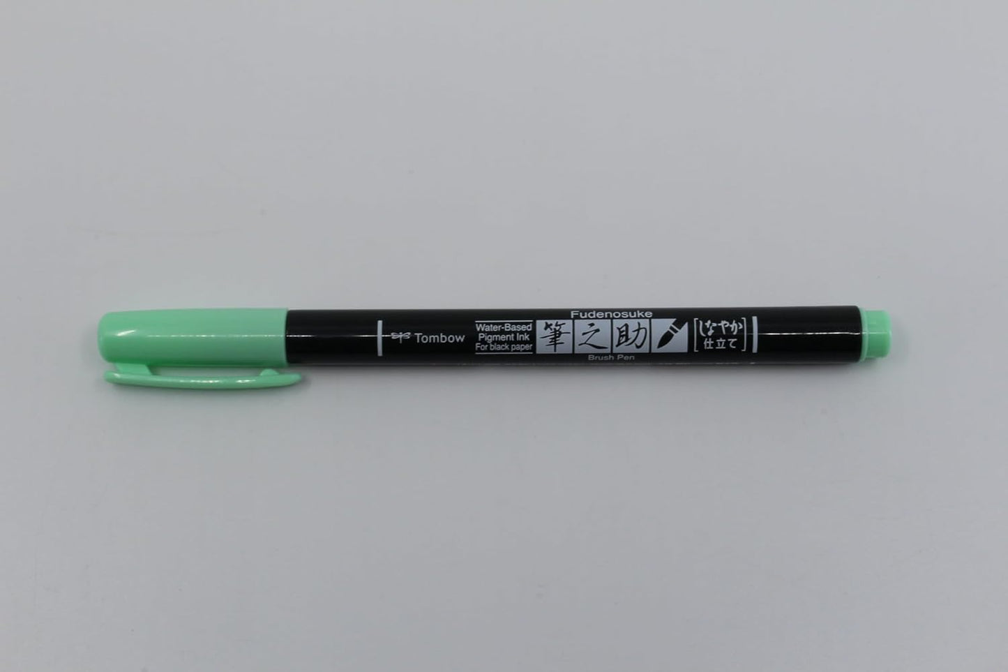 Tombow Brush Pen Fudenosuke pastel for black paper, light green