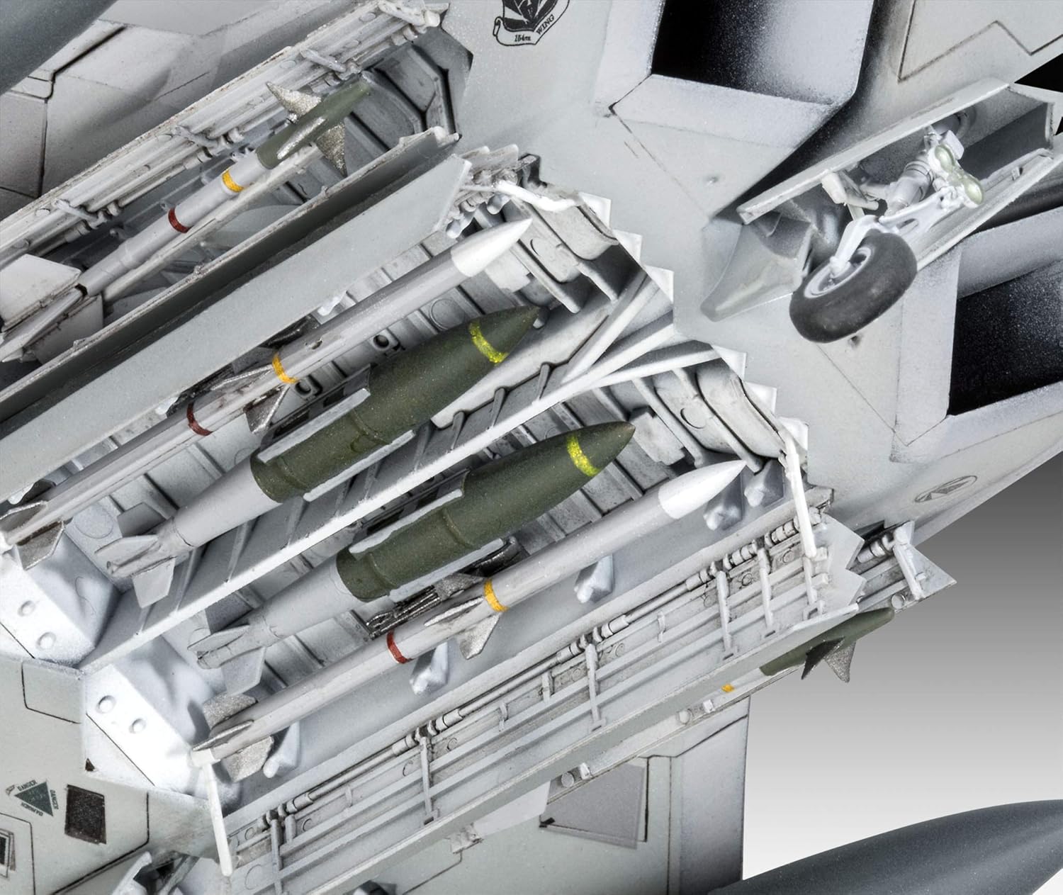 Revell 03858 Lockheed Martin F-22A Raptor 1:72 Scale Unbuilt/Unpainted Plastic Model Kit