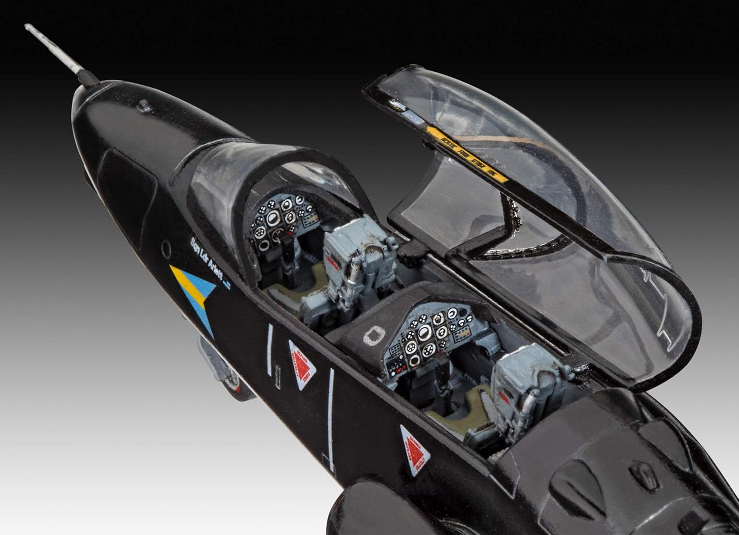 Revell 64970 - Maqueta de avión BAE Hawk T.1 para Principiantes (sin lacar, con Accesorios básicos