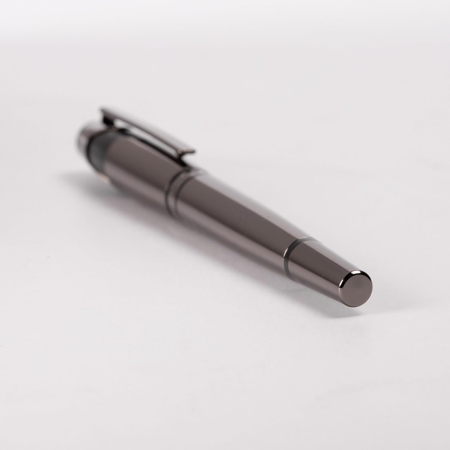 Hugo Boss Pluma estilográfica Chevron Gun