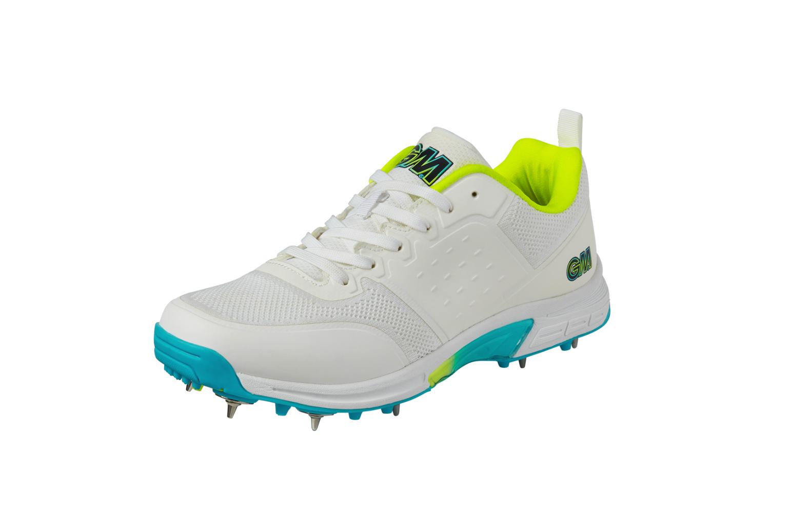 GM Aion Spike Junior Cricket Shoes 4 4