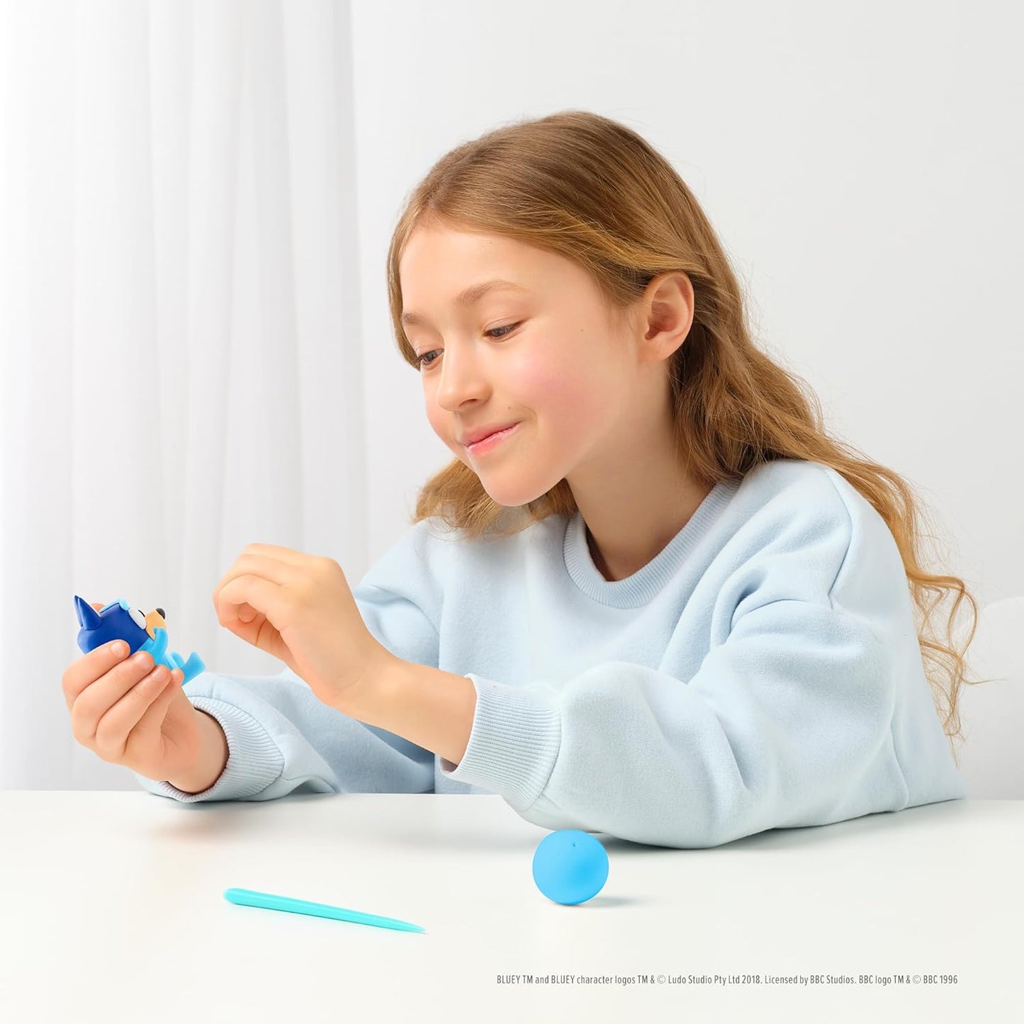 HEY CLAY Bluey & Friends - Pâte à modeler séchant à l'air pour enfants - Kit créatif d'arts et d'artisanat 3+ (15 boîtes